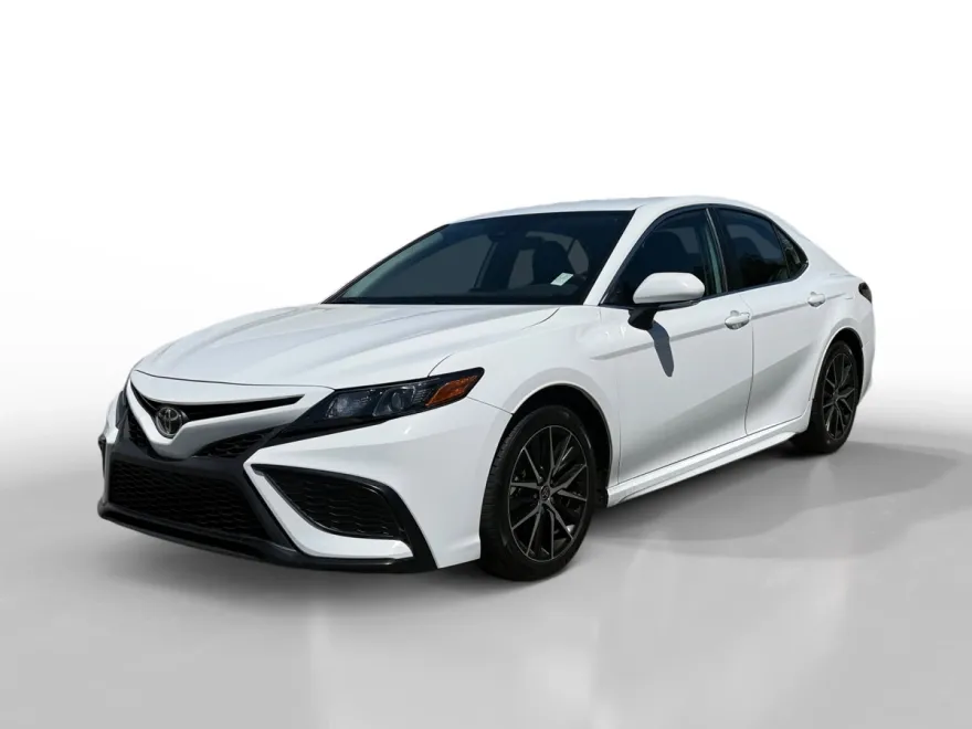 2022 Toyota Camry SE photo 1