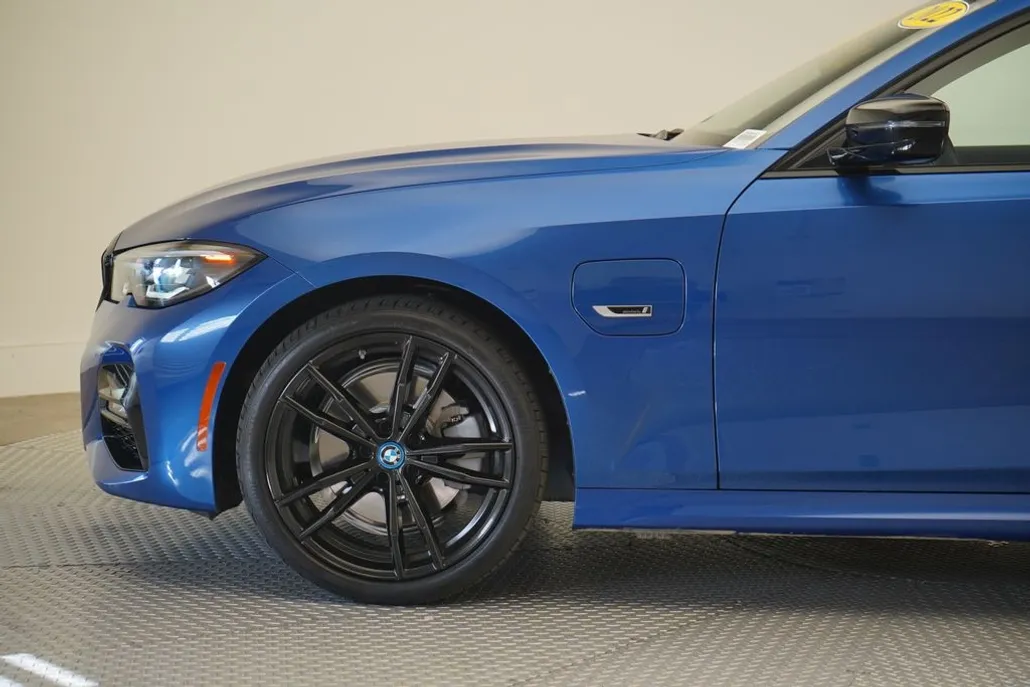 2022 Bmw 330e 3-Series photo 1