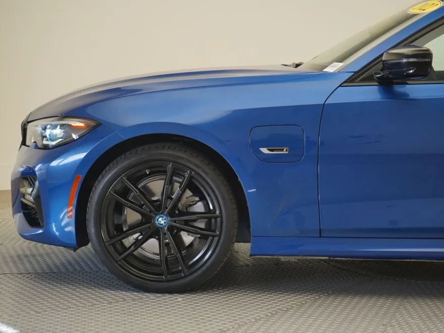 2022 Bmw 330e 3-Series photo 1