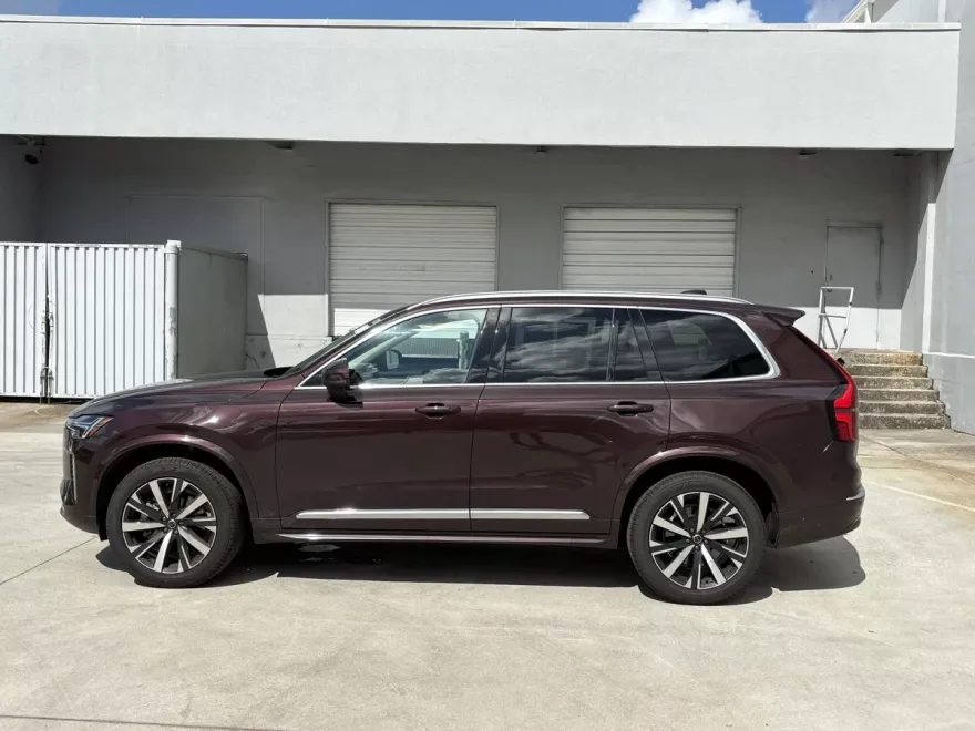 2025 Volvo XC90 Core photo 1