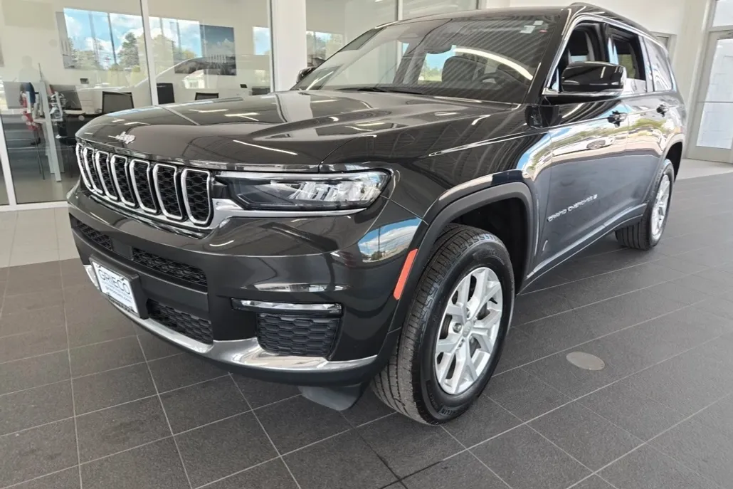 2023 Jeep Grand Cherokee Limited photo 1