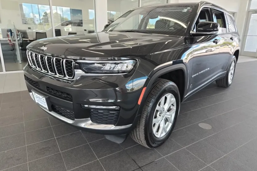 2023 Jeep Grand Cherokee Limited photo 1