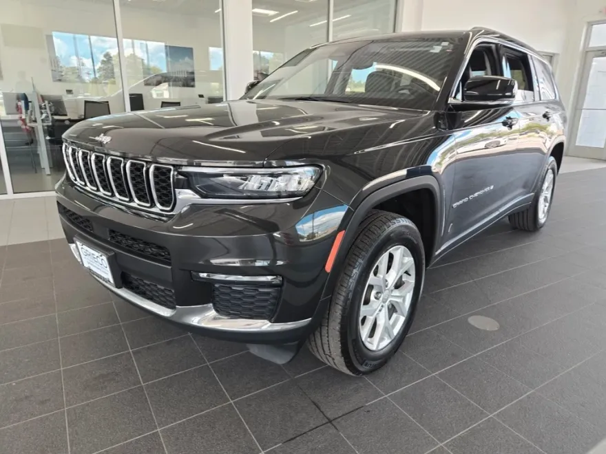 2023 Jeep Grand Cherokee Limited photo 1