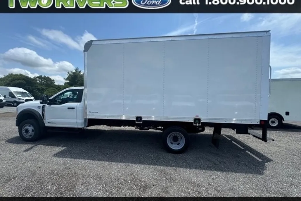 2025 Ford F-550 photo 1
