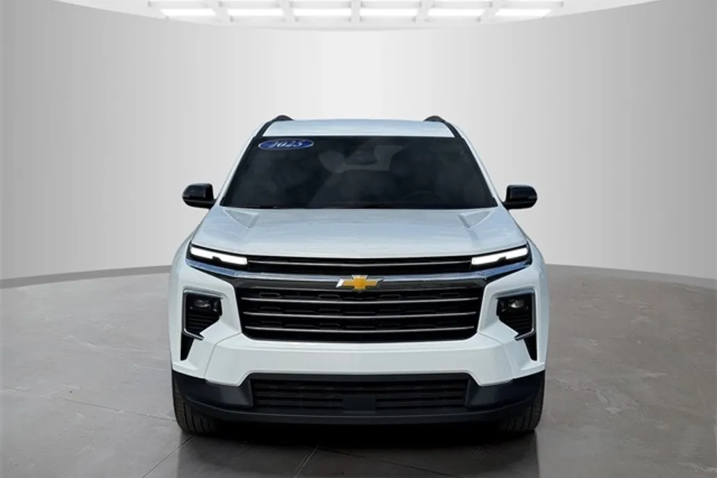 2025 Chevrolet Traverse photo 1