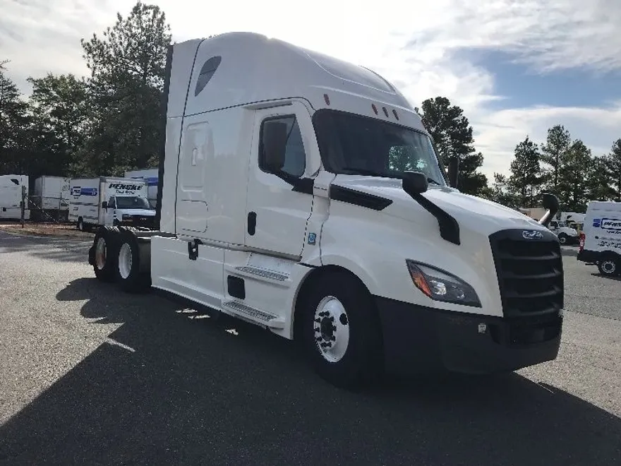 2022 Freightliner Cascadia 126" Sleeper Cab photo 1