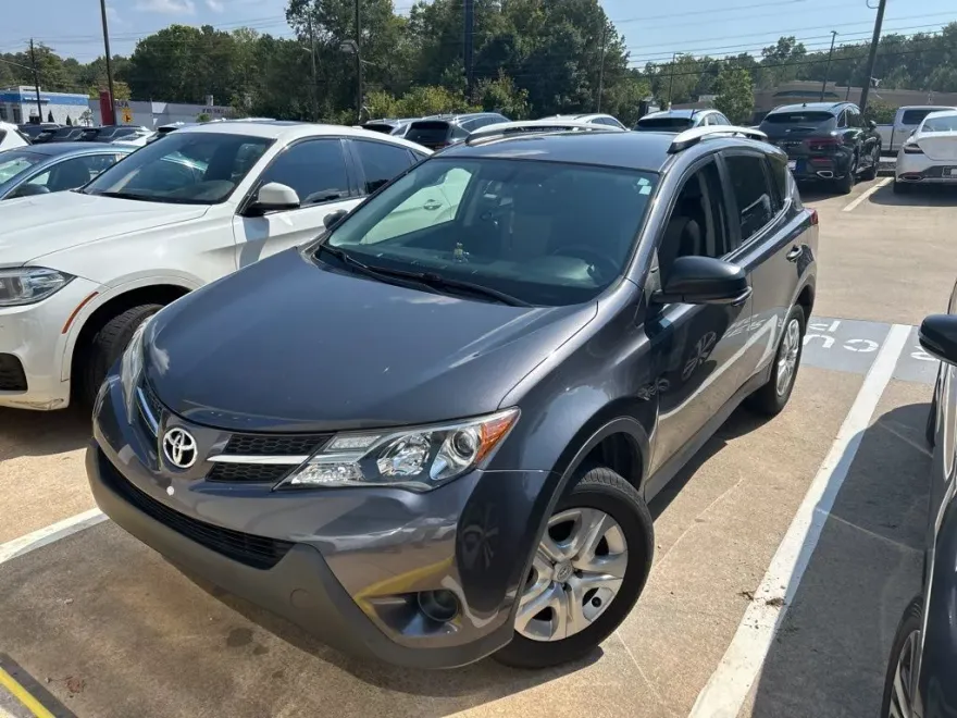 2014 Toyota RAV4 LE photo 1