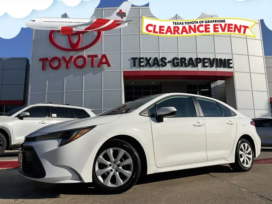 2024 Toyota Corolla LE photo 1
