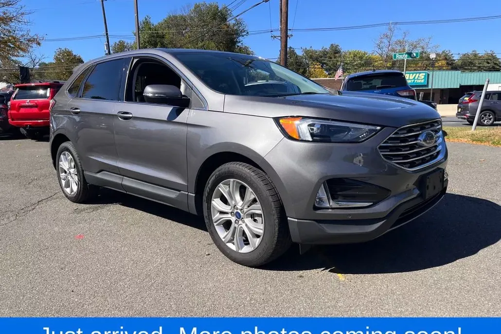 2022 Ford Edge Titanium photo 1