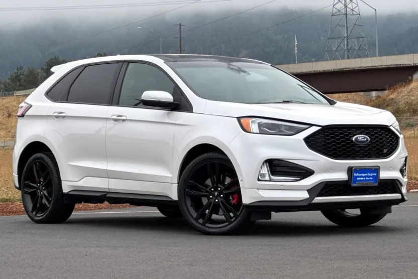 2019 Ford Edge ST photo 1