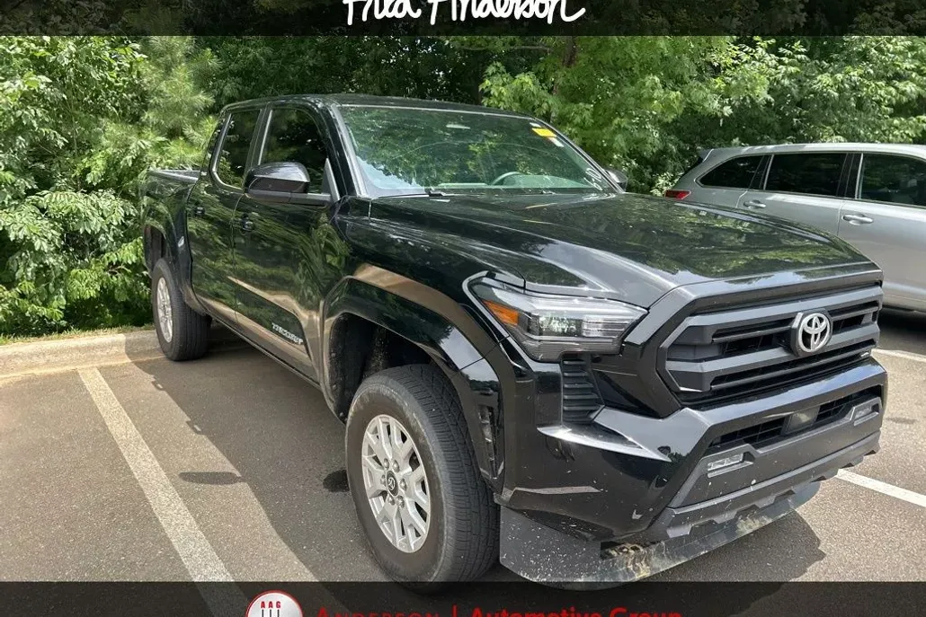 2024 Toyota Tacoma SR5 photo 1