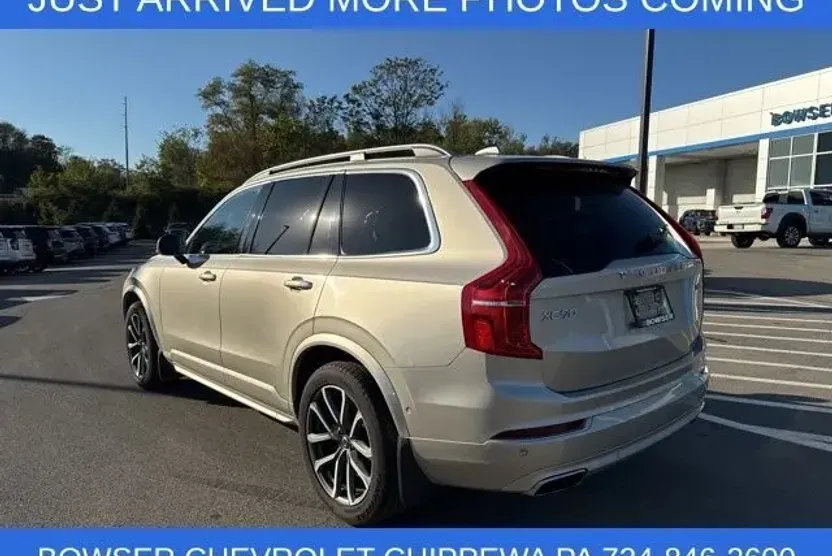 2017 Volvo XC90 T6 Momentum photo 1