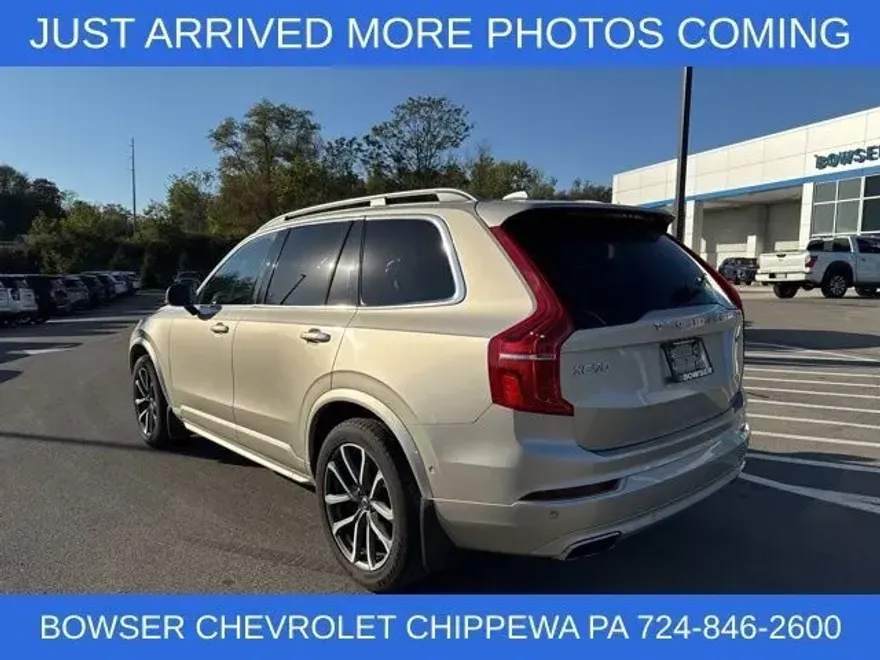 2017 Volvo XC90 T6 Momentum photo 1