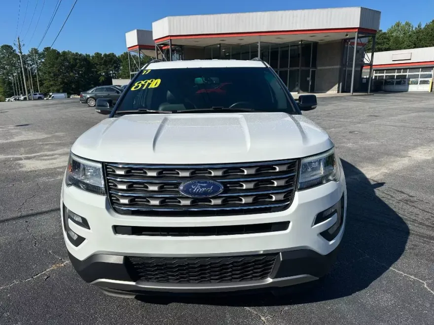 2017 Ford Explorer XLT photo 1