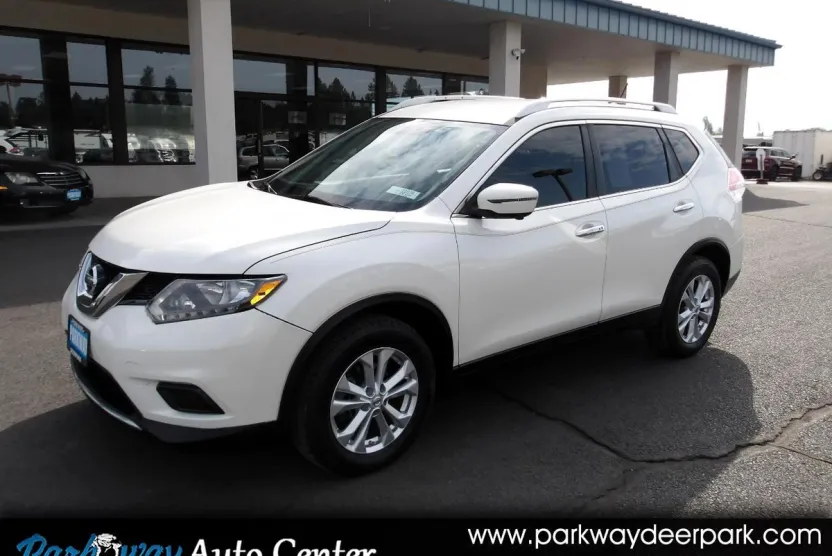 2016 Nissan Rogue SV photo 1