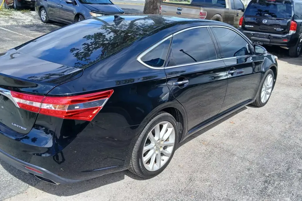 2014 Toyota Avalon Limited photo 1