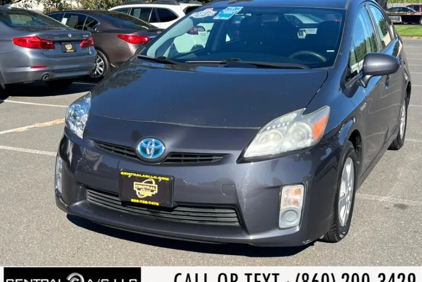 2010 Toyota Prius Two photo 1