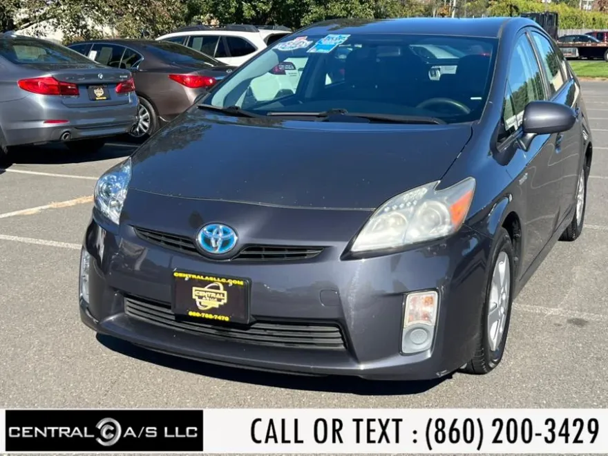 2010 Toyota Prius Two photo 1