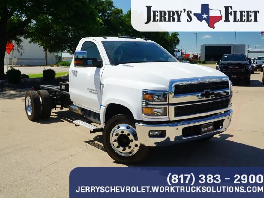 2024 Chevrolet Silverado 5500HD LT photo 1