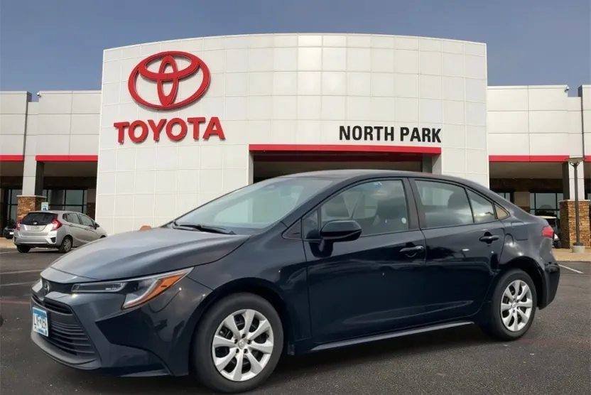 2024 Toyota Corolla LE photo 1