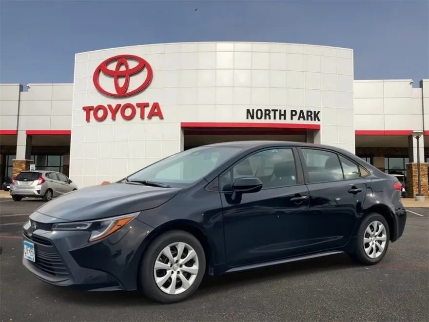 2024 Toyota Corolla LE photo 1