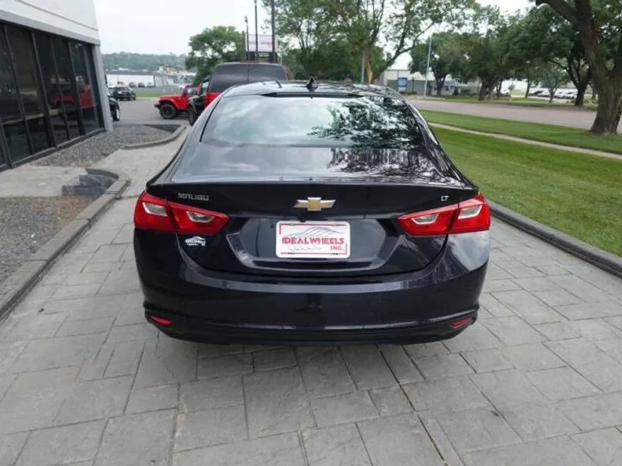 2023 Chevrolet Malibu 1LT photo 1