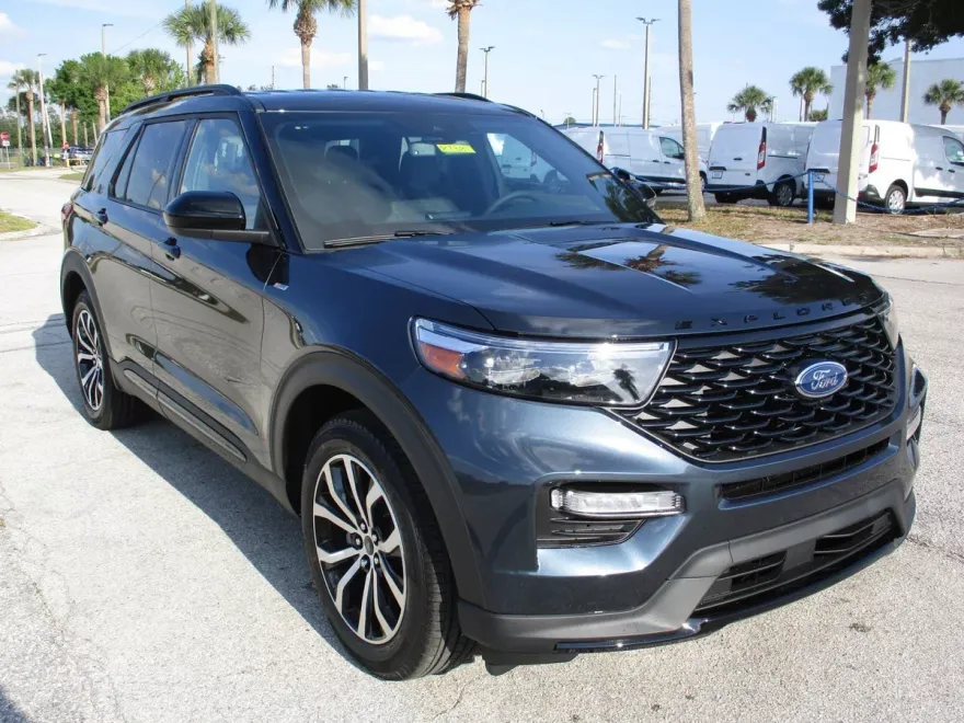2024 Ford Explorer ST-Line photo 1