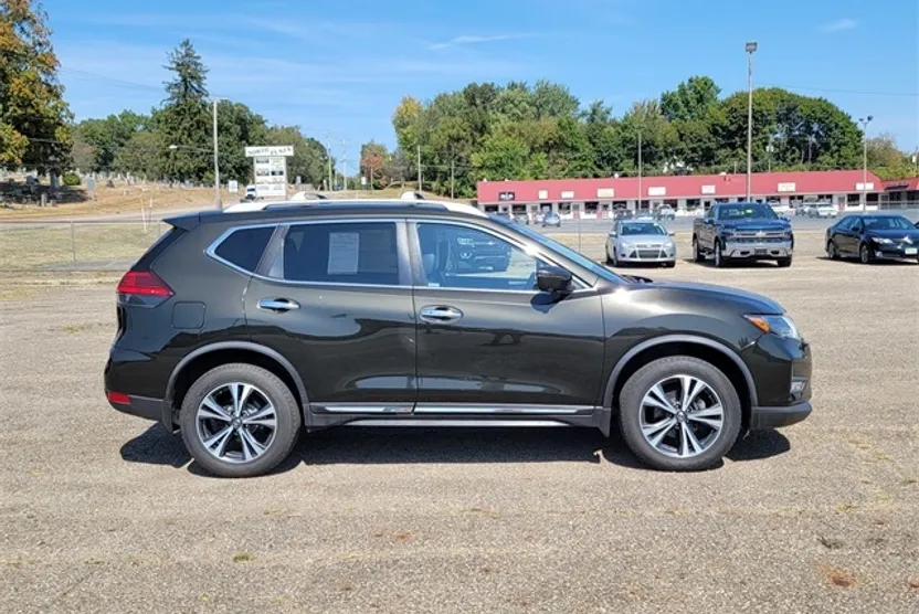 2017 Nissan Rogue SL photo 1