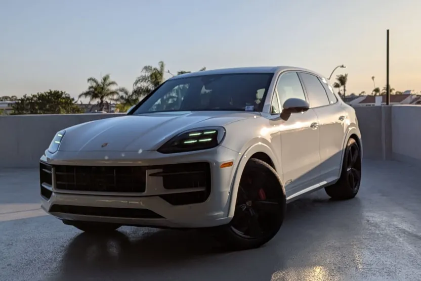 2025 Porsche Cayenne GTS photo 1