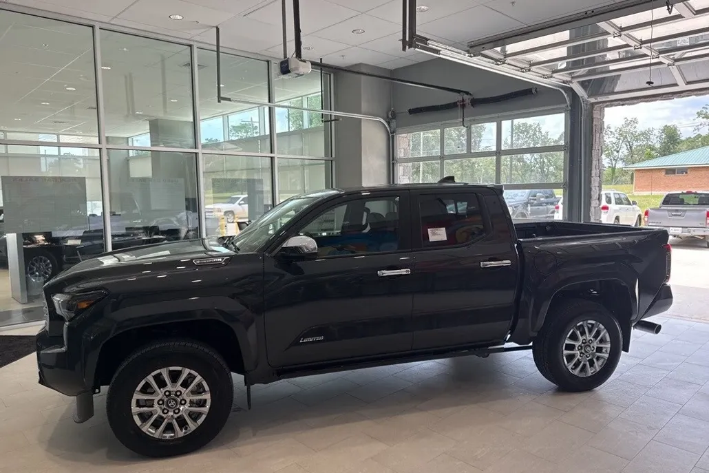 2025 Toyota Tacoma Limited 4x4 Double Cab photo 1