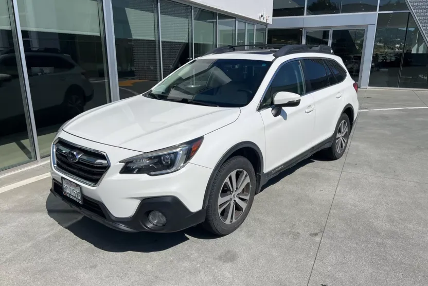 2018 Subaru Outback 2.5i Limited photo 1