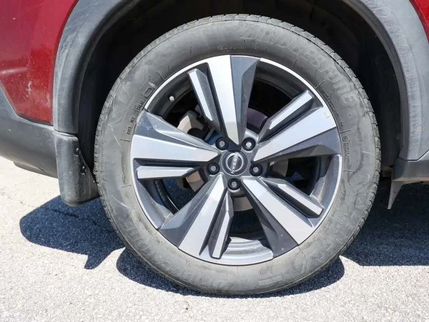 2022 Nissan Rogue SL photo 1