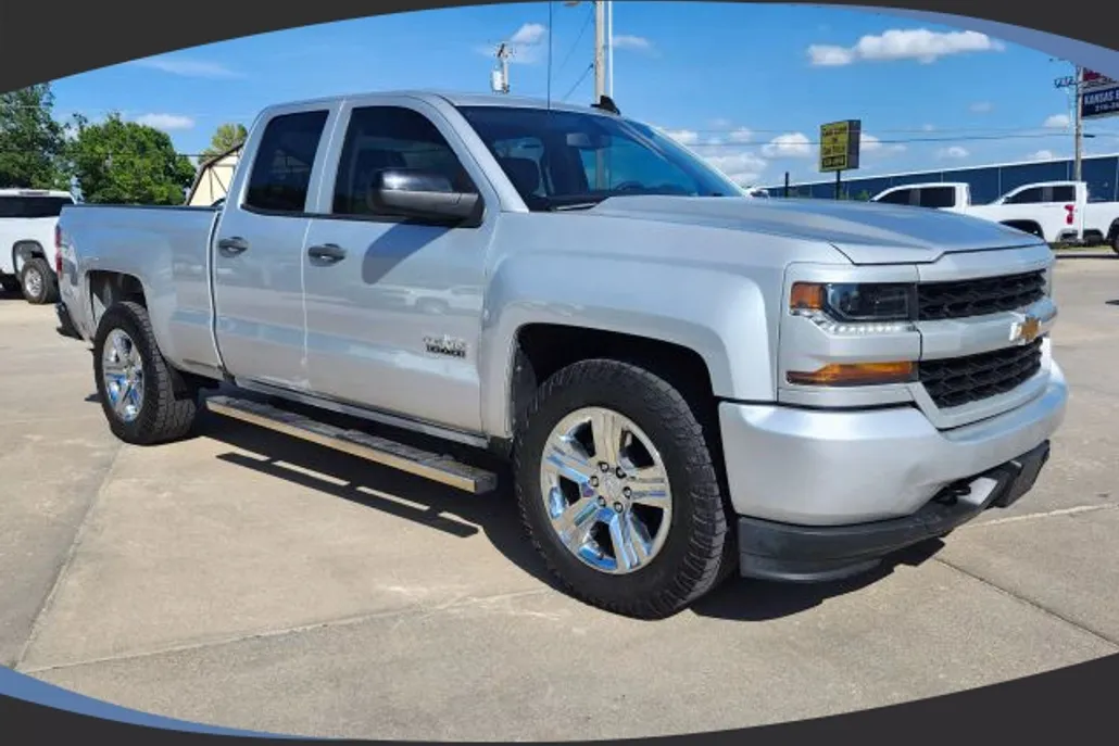 2018 Chevrolet Silverado 1500 Custom photo 1