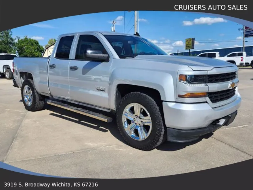 2018 Chevrolet Silverado 1500 Custom photo 1