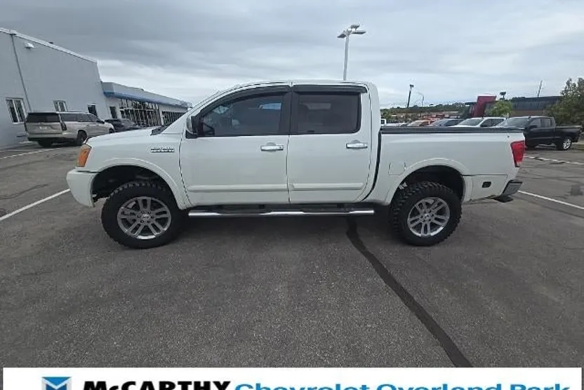2012 Nissan Titan SL photo 1