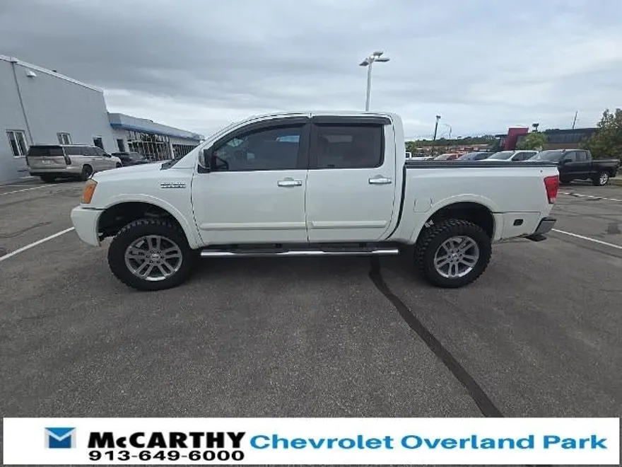 2012 Nissan Titan SL photo 1