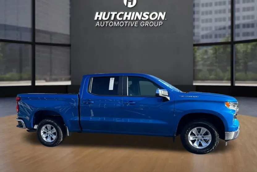 2022 Chevrolet Silverado 1500 LT photo 1