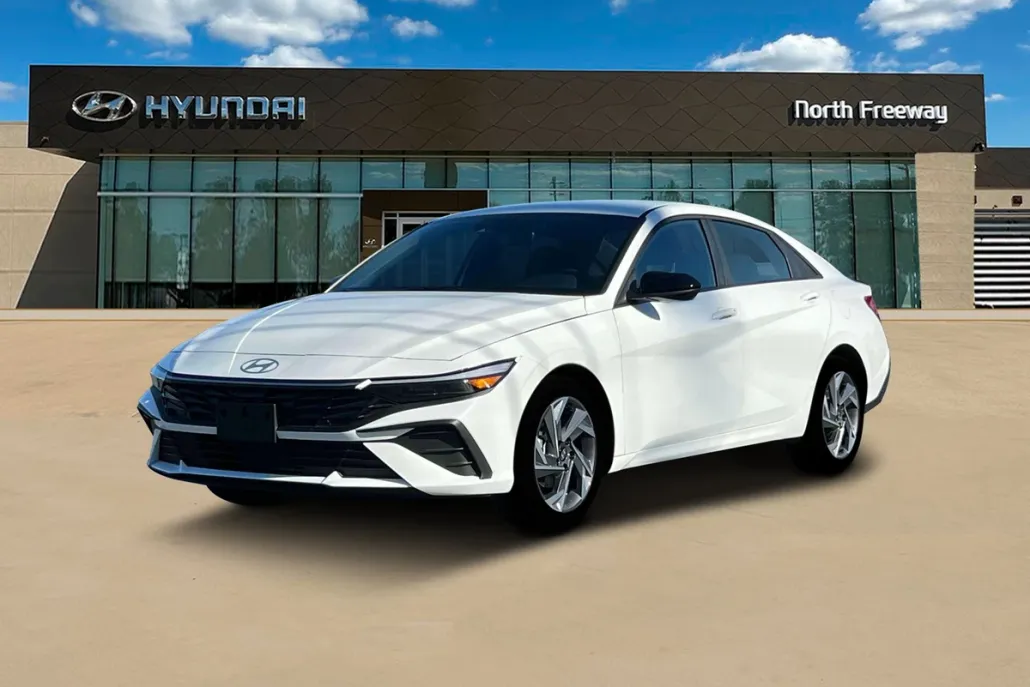 2025 Hyundai Elantra SEL Sport photo 1