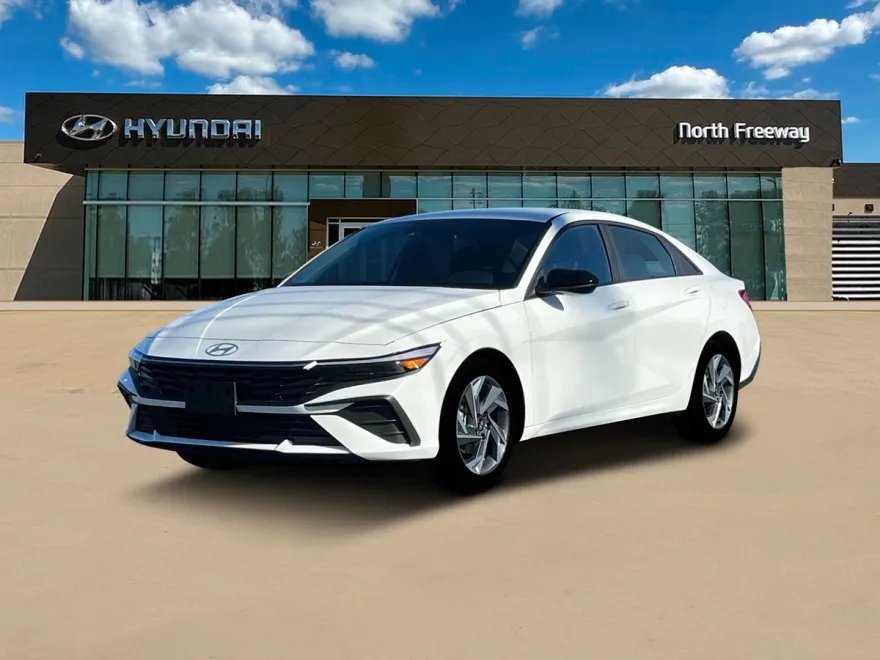 2025 Hyundai Elantra SEL Sport photo 1