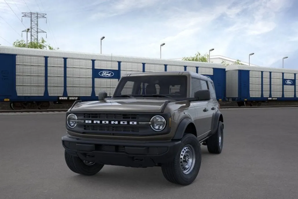 2025 Ford Bronco Base photo 1