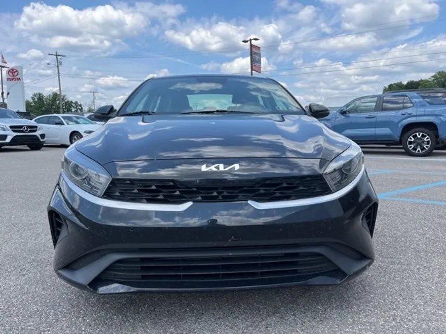 2022 Kia Forte LXS photo 1