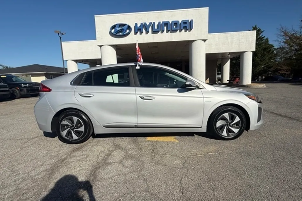 2018 Hyundai Ioniq SEL photo 1