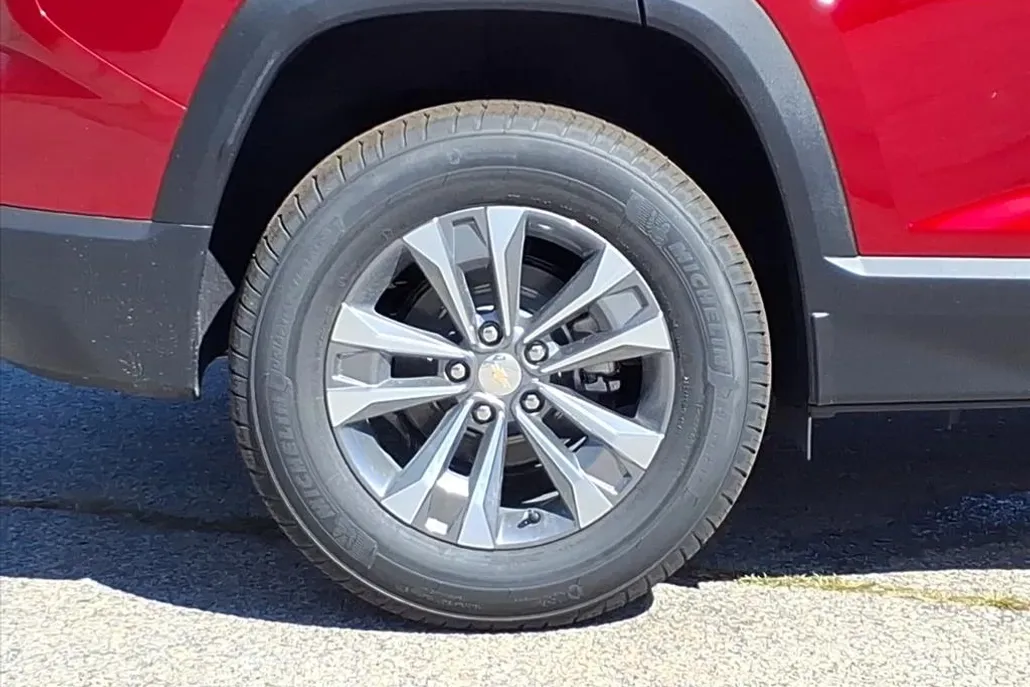 2026 Chevrolet Equinox LT photo 1