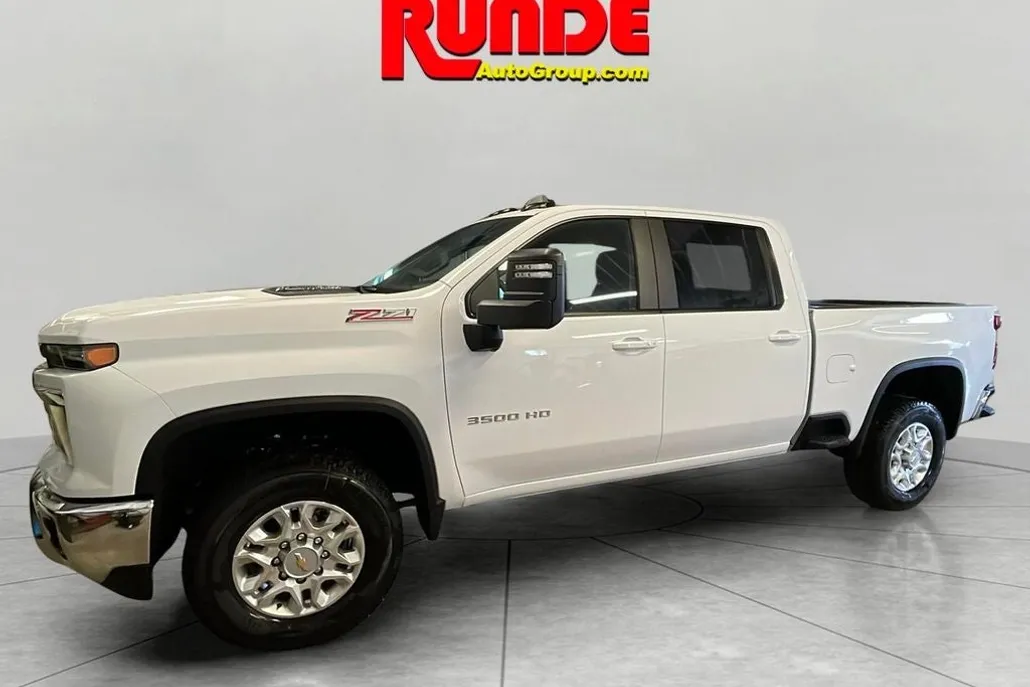 2025 Chevrolet Silverado 3500HD LT photo 1