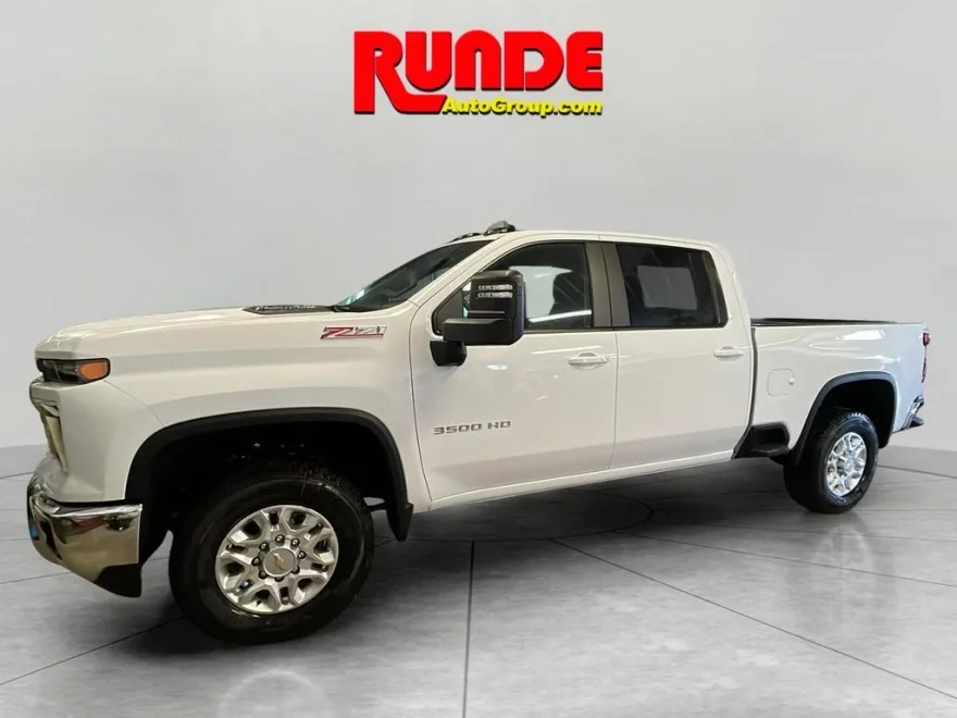 2025 Chevrolet Silverado 3500HD LT photo 1