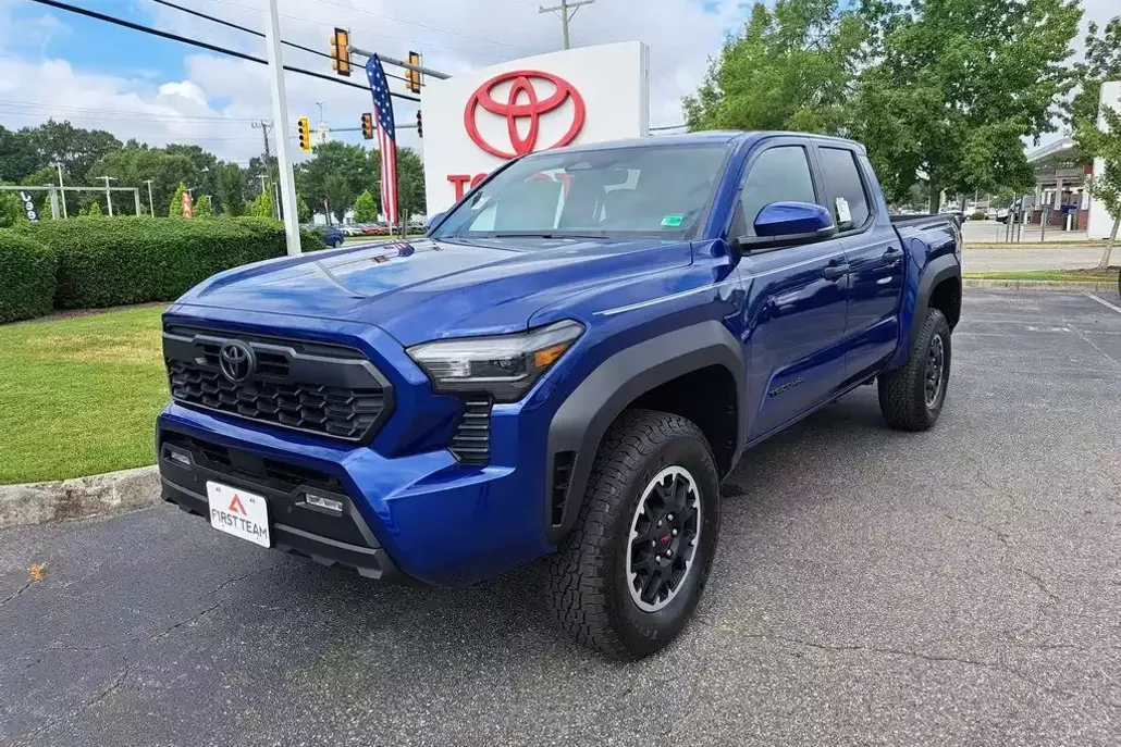 2025 Toyota Tacoma TRD Off-Road Double Cab photo 1