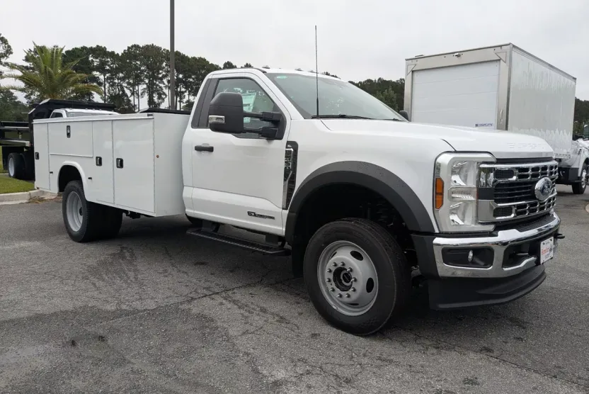 2025 Ford F-550 XL photo 1