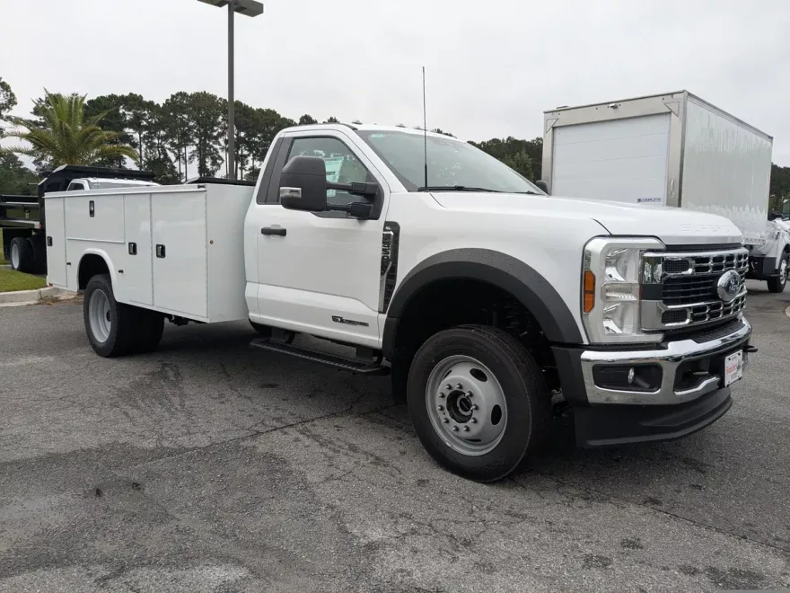 2025 Ford F-550 XL photo 1