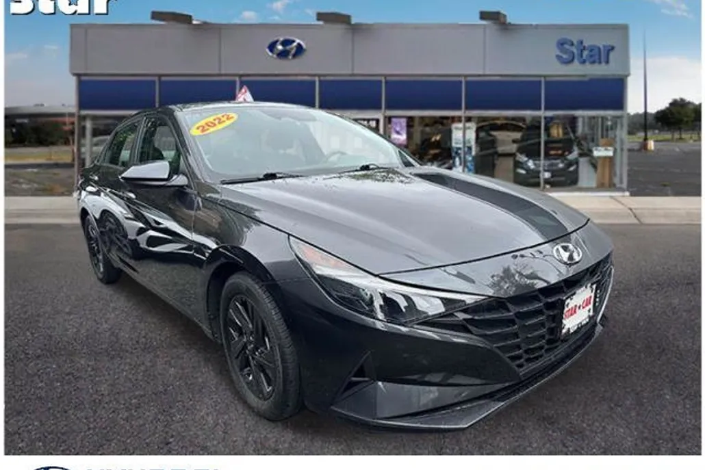 2022 Hyundai Elantra SEL photo 1