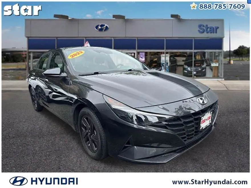 2022 Hyundai Elantra SEL photo 1
